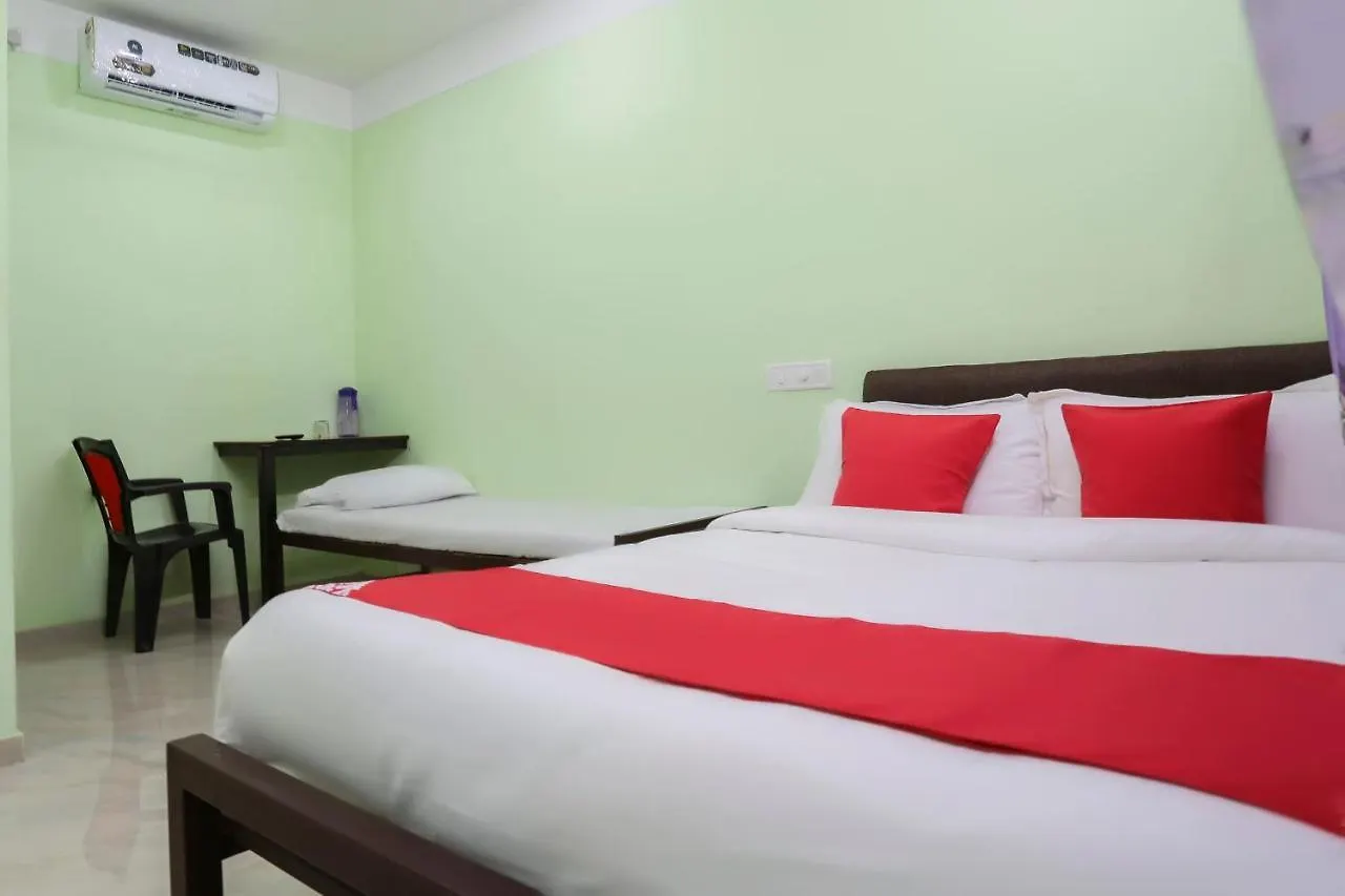 Alappuzha Oyo 67684 Padma Lodge מלון